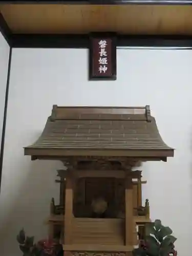 新屋山神社の末社・摂社