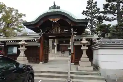 西宮成田山円満寺（圓満寺）の山門・神門