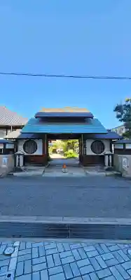 西龍寺の{uncategorized: "未分類", other: "その他", undefined: "問題あり", building: "その他建物", grave: "お墓", sacred_gate: "鳥居", guardian: "狛犬", statue: "像", buddha: "仏像", history: "歴史", nature: "自然", garden: "庭園", animal: "動物", pagoda: "塔", temizu: "手水舎", mountain_gate: "山門・神門", sanctuary: "本殿・本堂", subordinate: "末社・摂社", art: "芸術", scenery: "景色", jizo: "地蔵", ema: "絵馬", goshuin: "御朱印", omikuji: "おみくじ", items: "授与品その他", amulet: "お守り", goshuincho: "御朱印帳", eats: "食事", festival: "お祭り", votive_dance: "神楽", shichigosan: "七五三参", wedding: "結婚式", experience: "体験その他", initially: "初詣", around: "周辺", anti_infection: "感染症対策"}