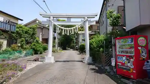 座間神社の鳥居