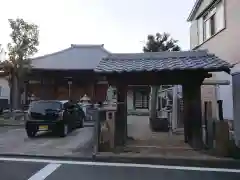 龍泉院の山門