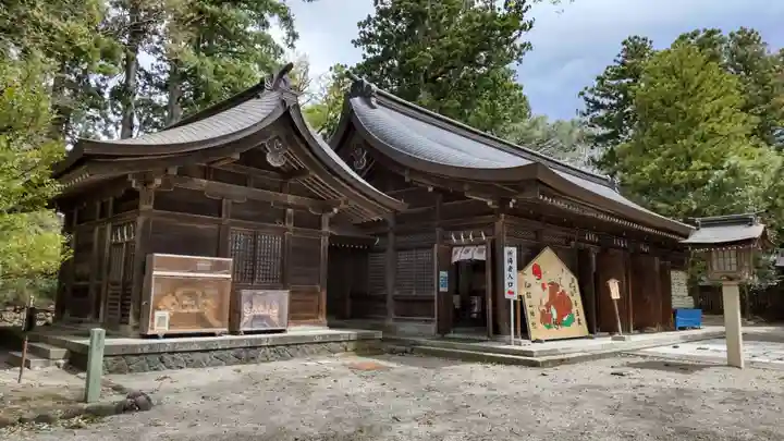 雄山神社前立社壇の本殿・本堂