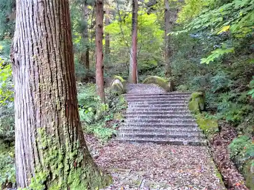 瀧山神社の建物その他