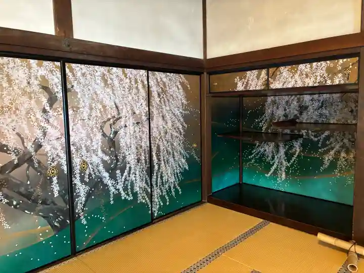 三宝院(三宝院門跡)の{uncategorized: "未分類", other: "その他", undefined: "問題あり", building: "その他建物", grave: "お墓", sacred_gate: "鳥居", guardian: "狛犬", statue: "像", buddha: "仏像", history: "歴史", nature: "自然", garden: "庭園", animal: "動物", pagoda: "塔", temizu: "手水舎", mountain_gate: "山門・神門", sanctuary: "本殿・本堂", subordinate: "末社・摂社", art: "芸術", scenery: "景色", jizo: "地蔵", ema: "絵馬", goshuin: "御朱印", omikuji: "おみくじ", items: "授与品その他", amulet: "お守り", goshuincho: "御朱印帳", eats: "食事", festival: "お祭り", votive_dance: "神楽", shichigosan: "七五三参", wedding: "結婚式", experience: "体験その他", initially: "初詣", around: "周辺", anti_infection: "感染症対策"}