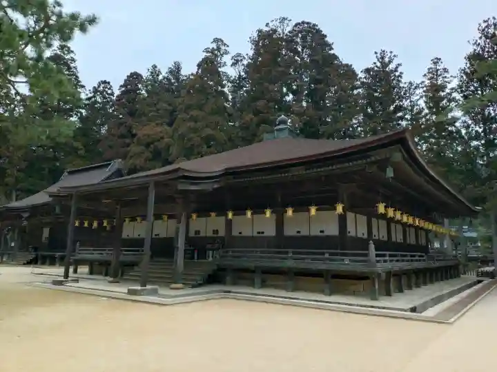 壇上伽藍の{uncategorized: "未分類", other: "その他", undefined: "問題あり", building: "その他建物", grave: "お墓", sacred_gate: "鳥居", guardian: "狛犬", statue: "像", buddha: "仏像", history: "歴史", nature: "自然", garden: "庭園", animal: "動物", pagoda: "塔", temizu: "手水舎", mountain_gate: "山門・神門", sanctuary: "本殿・本堂", subordinate: "末社・摂社", art: "芸術", scenery: "景色", jizo: "地蔵", ema: "絵馬", goshuin: "御朱印", omikuji: "おみくじ", items: "授与品その他", amulet: "お守り", goshuincho: "御朱印帳", eats: "食事", festival: "お祭り", votive_dance: "神楽", shichigosan: "七五三参", wedding: "結婚式", experience: "体験その他", initially: "初詣", around: "周辺", anti_infection: "感染症対策"}