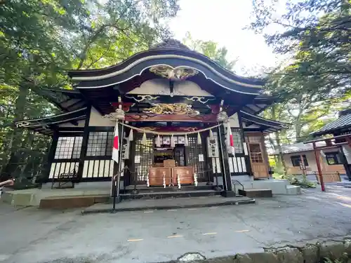 新屋山神社の本殿