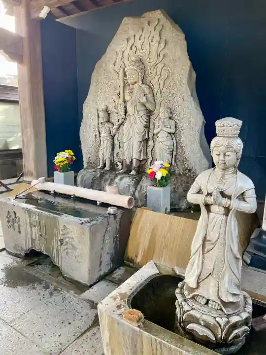 萬満寺の{uncategorized: "未分類", other: "その他", undefined: "問題あり", building: "その他建物", grave: "お墓", sacred_gate: "鳥居", guardian: "狛犬", statue: "像", buddha: "仏像", history: "歴史", nature: "自然", garden: "庭園", animal: "動物", pagoda: "塔", temizu: "手水舎", mountain_gate: "山門・神門", sanctuary: "本殿・本堂", subordinate: "末社・摂社", art: "芸術", scenery: "景色", jizo: "地蔵", ema: "絵馬", goshuin: "御朱印", omikuji: "おみくじ", items: "授与品その他", amulet: "お守り", goshuincho: "御朱印帳", eats: "食事", festival: "お祭り", votive_dance: "神楽", shichigosan: "七五三参", wedding: "結婚式", experience: "体験その他", initially: "初詣", around: "周辺", anti_infection: "感染症対策"}