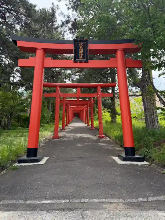 札幌伏見稲荷神社の{uncategorized: "未分類", other: "その他", undefined: "問題あり", building: "その他建物", grave: "お墓", sacred_gate: "鳥居", guardian: "狛犬", statue: "像", buddha: "仏像", history: "歴史", nature: "自然", garden: "庭園", animal: "動物", pagoda: "塔", temizu: "手水舎", mountain_gate: "山門・神門", sanctuary: "本殿・本堂", subordinate: "末社・摂社", art: "芸術", scenery: "景色", jizo: "地蔵", ema: "絵馬", goshuin: "御朱印", omikuji: "おみくじ", items: "授与品その他", amulet: "お守り", goshuincho: "御朱印帳", eats: "食事", festival: "お祭り", votive_dance: "神楽", shichigosan: "七五三参", wedding: "結婚式", experience: "体験その他", initially: "初詣", around: "周辺", anti_infection: "感染症対策"}