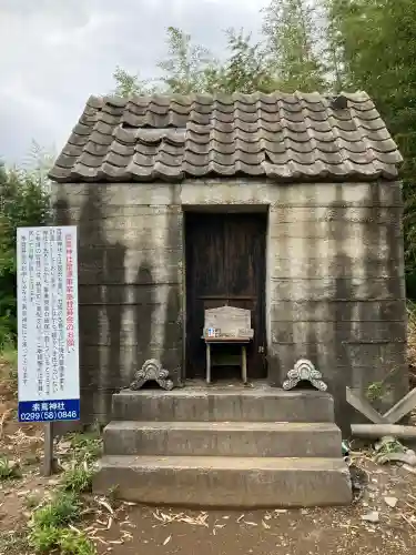 百里神社の{uncategorized: "未分類", other: "その他", undefined: "問題あり", building: "その他建物", grave: "お墓", sacred_gate: "鳥居", guardian: "狛犬", statue: "像", buddha: "仏像", history: "歴史", nature: "自然", garden: "庭園", animal: "動物", pagoda: "塔", temizu: "手水舎", mountain_gate: "山門・神門", sanctuary: "本殿・本堂", subordinate: "末社・摂社", art: "芸術", scenery: "景色", jizo: "地蔵", ema: "絵馬", goshuin: "御朱印", omikuji: "おみくじ", items: "授与品その他", amulet: "お守り", goshuincho: "御朱印帳", eats: "食事", festival: "お祭り", votive_dance: "神楽", shichigosan: "七五三参", wedding: "結婚式", experience: "体験その他", initially: "初詣", around: "周辺", anti_infection: "感染症対策"}