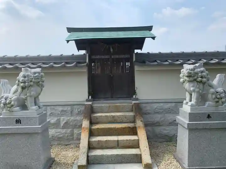 八龍神社(東八龍社)の狛犬