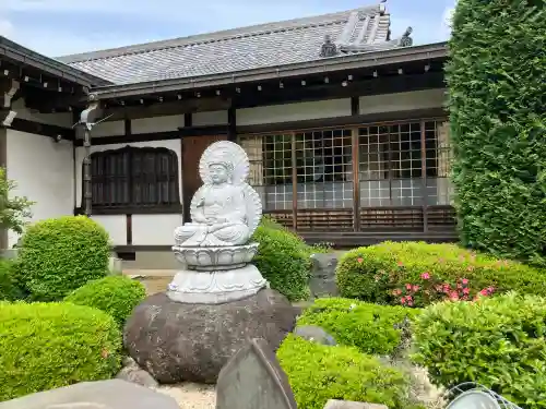 観音寺の{uncategorized: "未分類", other: "その他", undefined: "問題あり", building: "その他建物", grave: "お墓", sacred_gate: "鳥居", guardian: "狛犬", statue: "像", buddha: "仏像", history: "歴史", nature: "自然", garden: "庭園", animal: "動物", pagoda: "塔", temizu: "手水舎", mountain_gate: "山門・神門", sanctuary: "本殿・本堂", subordinate: "末社・摂社", art: "芸術", scenery: "景色", jizo: "地蔵", ema: "絵馬", goshuin: "御朱印", omikuji: "おみくじ", items: "授与品その他", amulet: "お守り", goshuincho: "御朱印帳", eats: "食事", festival: "お祭り", votive_dance: "神楽", shichigosan: "七五三参", wedding: "結婚式", experience: "体験その他", initially: "初詣", around: "周辺", anti_infection: "感染症対策"}
