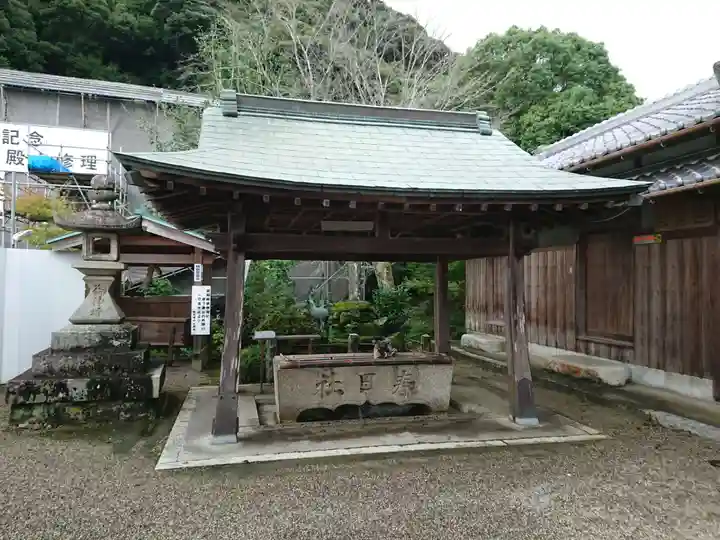 春日神社の手水舎