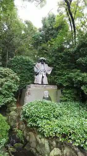 寒川神社の像