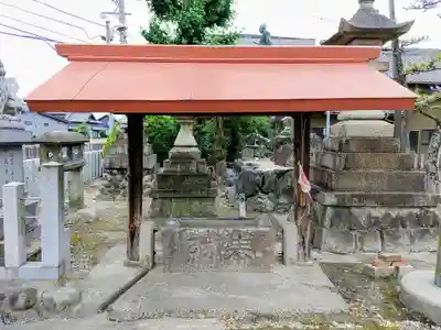 神明社（元起）の手水舎