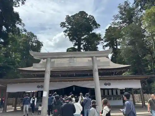 鹿島神宮の{uncategorized: "未分類", other: "その他", undefined: "問題あり", building: "その他建物", grave: "お墓", sacred_gate: "鳥居", guardian: "狛犬", statue: "像", buddha: "仏像", history: "歴史", nature: "自然", garden: "庭園", animal: "動物", pagoda: "塔", temizu: "手水舎", mountain_gate: "山門・神門", sanctuary: "本殿・本堂", subordinate: "末社・摂社", art: "芸術", scenery: "景色", jizo: "地蔵", ema: "絵馬", goshuin: "御朱印", omikuji: "おみくじ", items: "授与品その他", amulet: "お守り", goshuincho: "御朱印帳", eats: "食事", festival: "お祭り", votive_dance: "神楽", shichigosan: "七五三参", wedding: "結婚式", experience: "体験その他", initially: "初詣", around: "周辺", anti_infection: "感染症対策"}