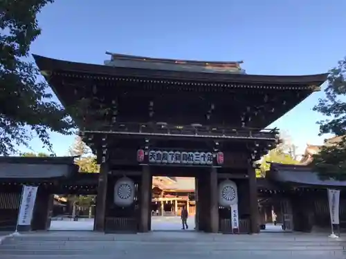 寒川神社の山門