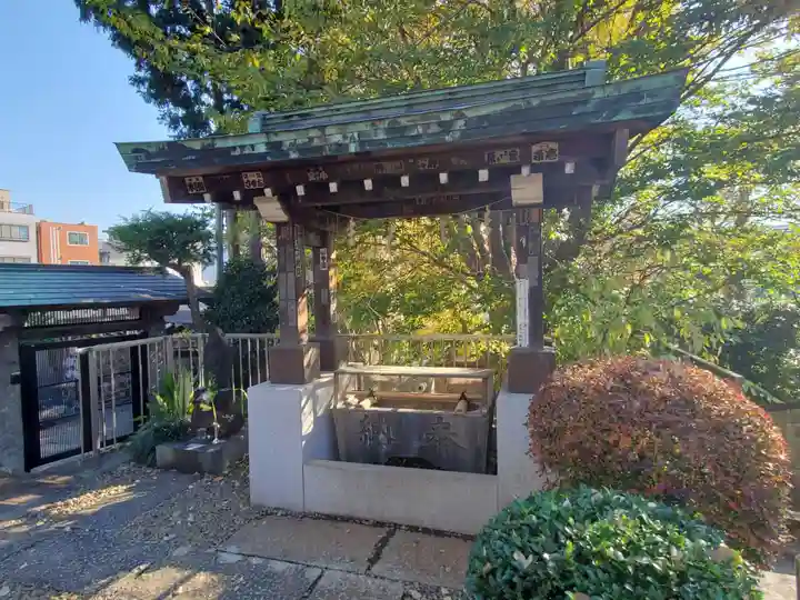 田端八幡神社の手水舎