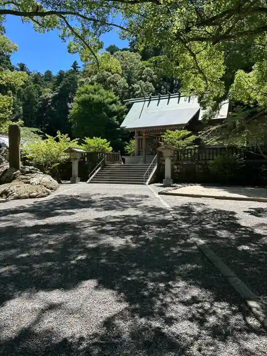安房神社の{uncategorized: "未分類", other: "その他", undefined: "問題あり", building: "その他建物", grave: "お墓", sacred_gate: "鳥居", guardian: "狛犬", statue: "像", buddha: "仏像", history: "歴史", nature: "自然", garden: "庭園", animal: "動物", pagoda: "塔", temizu: "手水舎", mountain_gate: "山門・神門", sanctuary: "本殿・本堂", subordinate: "末社・摂社", art: "芸術", scenery: "景色", jizo: "地蔵", ema: "絵馬", goshuin: "御朱印", omikuji: "おみくじ", items: "授与品その他", amulet: "お守り", goshuincho: "御朱印帳", eats: "食事", festival: "お祭り", votive_dance: "神楽", shichigosan: "七五三参", wedding: "結婚式", experience: "体験その他", initially: "初詣", around: "周辺", anti_infection: "感染症対策"}