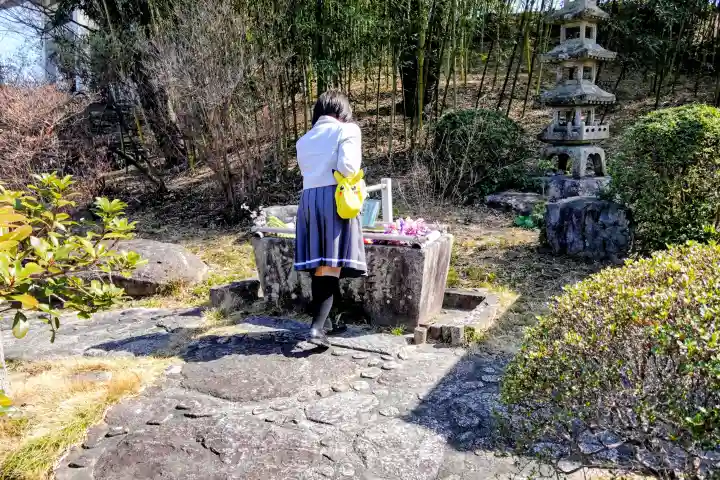 彰見寺の手水舎