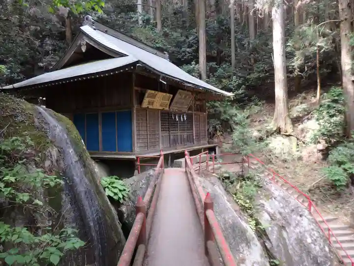 名草厳島神社の本殿・本堂