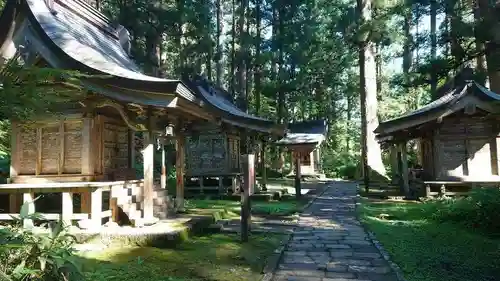 出羽神社(出羽三山神社)～三神合祭殿～の末社・摂社