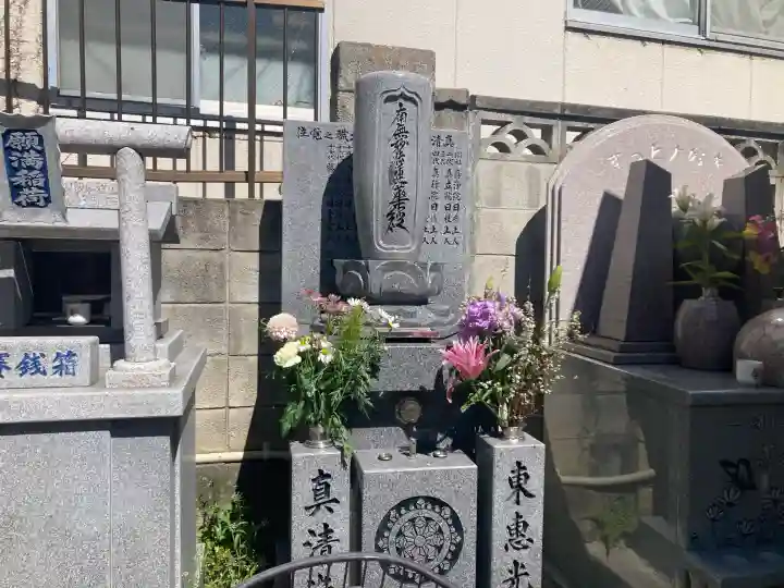 真清浄寺の{uncategorized: "未分類", other: "その他", undefined: "問題あり", building: "その他建物", grave: "お墓", sacred_gate: "鳥居", guardian: "狛犬", statue: "像", buddha: "仏像", history: "歴史", nature: "自然", garden: "庭園", animal: "動物", pagoda: "塔", temizu: "手水舎", mountain_gate: "山門・神門", sanctuary: "本殿・本堂", subordinate: "末社・摂社", art: "芸術", scenery: "景色", jizo: "地蔵", ema: "絵馬", goshuin: "御朱印", omikuji: "おみくじ", items: "授与品その他", amulet: "お守り", goshuincho: "御朱印帳", eats: "食事", festival: "お祭り", votive_dance: "神楽", shichigosan: "七五三参", wedding: "結婚式", experience: "体験その他", initially: "初詣", around: "周辺", anti_infection: "感染症対策"}