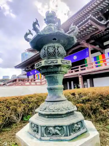 増上寺の{uncategorized: "未分類", other: "その他", undefined: "問題あり", building: "その他建物", grave: "お墓", sacred_gate: "鳥居", guardian: "狛犬", statue: "像", buddha: "仏像", history: "歴史", nature: "自然", garden: "庭園", animal: "動物", pagoda: "塔", temizu: "手水舎", mountain_gate: "山門・神門", sanctuary: "本殿・本堂", subordinate: "末社・摂社", art: "芸術", scenery: "景色", jizo: "地蔵", ema: "絵馬", goshuin: "御朱印", omikuji: "おみくじ", items: "授与品その他", amulet: "お守り", goshuincho: "御朱印帳", eats: "食事", festival: "お祭り", votive_dance: "神楽", shichigosan: "七五三参", wedding: "結婚式", experience: "体験その他", initially: "初詣", around: "周辺", anti_infection: "感染症対策"}