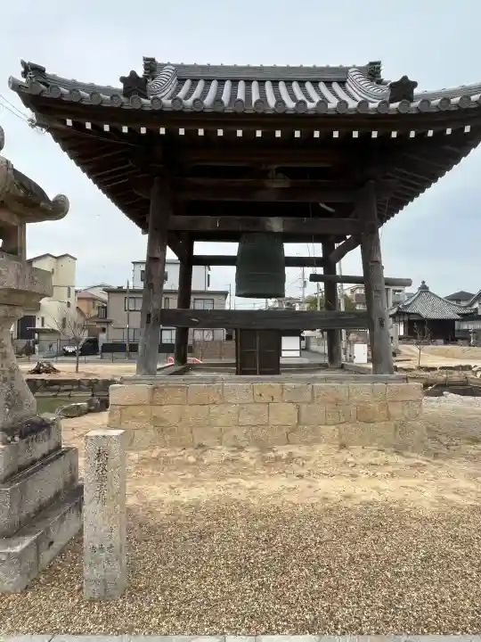 家原寺の{uncategorized: "未分類", other: "その他", undefined: "問題あり", building: "その他建物", grave: "お墓", sacred_gate: "鳥居", guardian: "狛犬", statue: "像", buddha: "仏像", history: "歴史", nature: "自然", garden: "庭園", animal: "動物", pagoda: "塔", temizu: "手水舎", mountain_gate: "山門・神門", sanctuary: "本殿・本堂", subordinate: "末社・摂社", art: "芸術", scenery: "景色", jizo: "地蔵", ema: "絵馬", goshuin: "御朱印", omikuji: "おみくじ", items: "授与品その他", amulet: "お守り", goshuincho: "御朱印帳", eats: "食事", festival: "お祭り", votive_dance: "神楽", shichigosan: "七五三参", wedding: "結婚式", experience: "体験その他", initially: "初詣", around: "周辺", anti_infection: "感染症対策"}