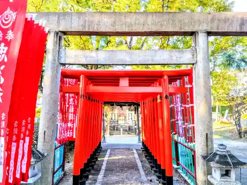 忠次稲荷神社の鳥居