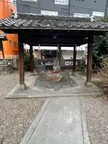三輪神社の{uncategorized: "未分類", other: "その他", undefined: "問題あり", building: "その他建物", grave: "お墓", sacred_gate: "鳥居", guardian: "狛犬", statue: "像", buddha: "仏像", history: "歴史", nature: "自然", garden: "庭園", animal: "動物", pagoda: "塔", temizu: "手水舎", mountain_gate: "山門・神門", sanctuary: "本殿・本堂", subordinate: "末社・摂社", art: "芸術", scenery: "景色", jizo: "地蔵", ema: "絵馬", goshuin: "御朱印", omikuji: "おみくじ", items: "授与品その他", amulet: "お守り", goshuincho: "御朱印帳", eats: "食事", festival: "お祭り", votive_dance: "神楽", shichigosan: "七五三参", wedding: "結婚式", experience: "体験その他", initially: "初詣", around: "周辺", anti_infection: "感染症対策"}