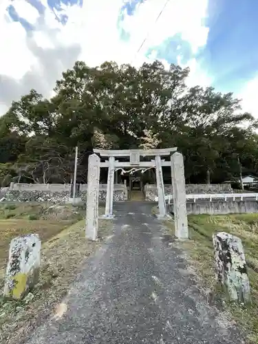 村社八幡宮の鳥居