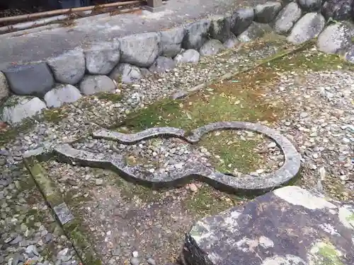 鞍知神社の建物その他