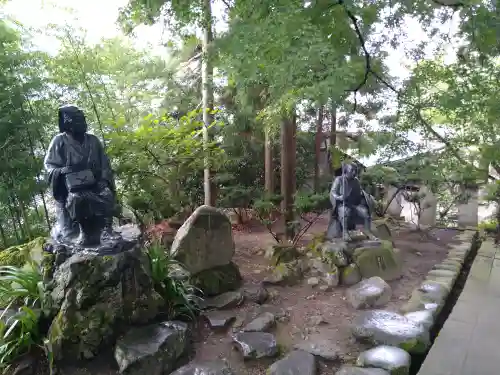 宝珠山 立石寺の像