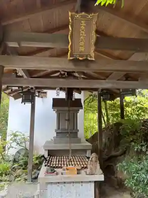 伏見神宝神社の{uncategorized: "未分類", other: "その他", undefined: "問題あり", building: "その他建物", grave: "お墓", sacred_gate: "鳥居", guardian: "狛犬", statue: "像", buddha: "仏像", history: "歴史", nature: "自然", garden: "庭園", animal: "動物", pagoda: "塔", temizu: "手水舎", mountain_gate: "山門・神門", sanctuary: "本殿・本堂", subordinate: "末社・摂社", art: "芸術", scenery: "景色", jizo: "地蔵", ema: "絵馬", goshuin: "御朱印", omikuji: "おみくじ", items: "授与品その他", amulet: "お守り", goshuincho: "御朱印帳", eats: "食事", festival: "お祭り", votive_dance: "神楽", shichigosan: "七五三参", wedding: "結婚式", experience: "体験その他", initially: "初詣", around: "周辺", anti_infection: "感染症対策"}
