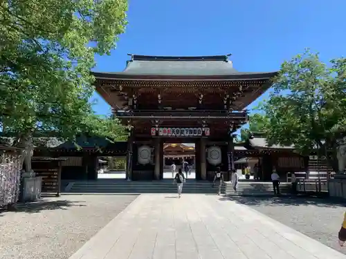 寒川神社の山門