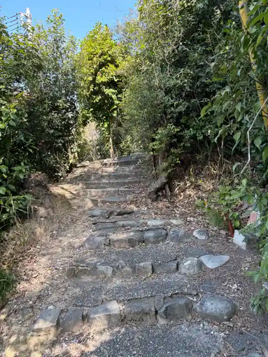誕生堂の{uncategorized: "未分類", other: "その他", undefined: "問題あり", building: "その他建物", grave: "お墓", sacred_gate: "鳥居", guardian: "狛犬", statue: "像", buddha: "仏像", history: "歴史", nature: "自然", garden: "庭園", animal: "動物", pagoda: "塔", temizu: "手水舎", mountain_gate: "山門・神門", sanctuary: "本殿・本堂", subordinate: "末社・摂社", art: "芸術", scenery: "景色", jizo: "地蔵", ema: "絵馬", goshuin: "御朱印", omikuji: "おみくじ", items: "授与品その他", amulet: "お守り", goshuincho: "御朱印帳", eats: "食事", festival: "お祭り", votive_dance: "神楽", shichigosan: "七五三参", wedding: "結婚式", experience: "体験その他", initially: "初詣", around: "周辺", anti_infection: "感染症対策"}