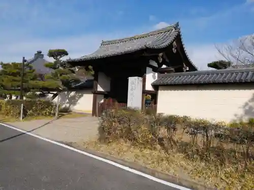 法華寺の山門