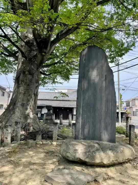 千形神社の{uncategorized: "未分類", other: "その他", undefined: "問題あり", building: "その他建物", grave: "お墓", sacred_gate: "鳥居", guardian: "狛犬", statue: "像", buddha: "仏像", history: "歴史", nature: "自然", garden: "庭園", animal: "動物", pagoda: "塔", temizu: "手水舎", mountain_gate: "山門・神門", sanctuary: "本殿・本堂", subordinate: "末社・摂社", art: "芸術", scenery: "景色", jizo: "地蔵", ema: "絵馬", goshuin: "御朱印", omikuji: "おみくじ", items: "授与品その他", amulet: "お守り", goshuincho: "御朱印帳", eats: "食事", festival: "お祭り", votive_dance: "神楽", shichigosan: "七五三参", wedding: "結婚式", experience: "体験その他", initially: "初詣", around: "周辺", anti_infection: "感染症対策"}
