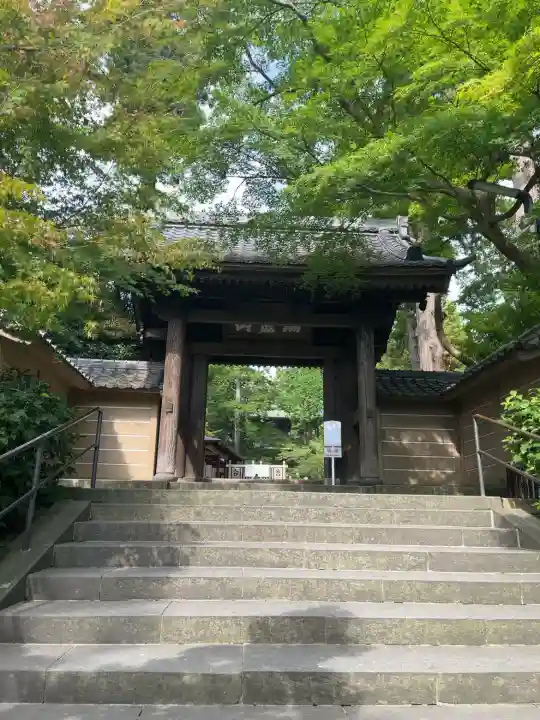 円覚寺の{uncategorized: "未分類", other: "その他", undefined: "問題あり", building: "その他建物", grave: "お墓", sacred_gate: "鳥居", guardian: "狛犬", statue: "像", buddha: "仏像", history: "歴史", nature: "自然", garden: "庭園", animal: "動物", pagoda: "塔", temizu: "手水舎", mountain_gate: "山門・神門", sanctuary: "本殿・本堂", subordinate: "末社・摂社", art: "芸術", scenery: "景色", jizo: "地蔵", ema: "絵馬", goshuin: "御朱印", omikuji: "おみくじ", items: "授与品その他", amulet: "お守り", goshuincho: "御朱印帳", eats: "食事", festival: "お祭り", votive_dance: "神楽", shichigosan: "七五三参", wedding: "結婚式", experience: "体験その他", initially: "初詣", around: "周辺", anti_infection: "感染症対策"}