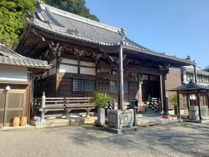 常楽寺の本殿・本堂