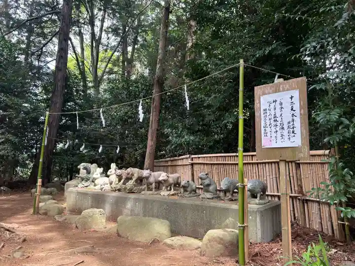 比々多神社の{uncategorized: "未分類", other: "その他", undefined: "問題あり", building: "その他建物", grave: "お墓", sacred_gate: "鳥居", guardian: "狛犬", statue: "像", buddha: "仏像", history: "歴史", nature: "自然", garden: "庭園", animal: "動物", pagoda: "塔", temizu: "手水舎", mountain_gate: "山門・神門", sanctuary: "本殿・本堂", subordinate: "末社・摂社", art: "芸術", scenery: "景色", jizo: "地蔵", ema: "絵馬", goshuin: "御朱印", omikuji: "おみくじ", items: "授与品その他", amulet: "お守り", goshuincho: "御朱印帳", eats: "食事", festival: "お祭り", votive_dance: "神楽", shichigosan: "七五三参", wedding: "結婚式", experience: "体験その他", initially: "初詣", around: "周辺", anti_infection: "感染症対策"}