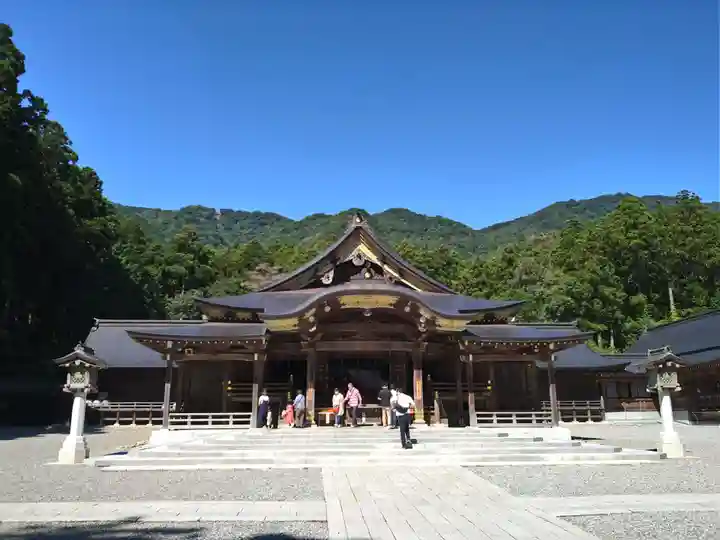 彌彦神社の本殿・本堂