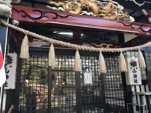 新屋山神社の本殿