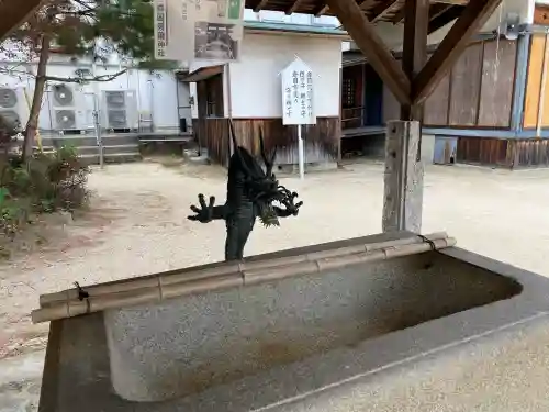 岩国護国神社の{uncategorized: "未分類", other: "その他", undefined: "問題あり", building: "その他建物", grave: "お墓", sacred_gate: "鳥居", guardian: "狛犬", statue: "像", buddha: "仏像", history: "歴史", nature: "自然", garden: "庭園", animal: "動物", pagoda: "塔", temizu: "手水舎", mountain_gate: "山門・神門", sanctuary: "本殿・本堂", subordinate: "末社・摂社", art: "芸術", scenery: "景色", jizo: "地蔵", ema: "絵馬", goshuin: "御朱印", omikuji: "おみくじ", items: "授与品その他", amulet: "お守り", goshuincho: "御朱印帳", eats: "食事", festival: "お祭り", votive_dance: "神楽", shichigosan: "七五三参", wedding: "結婚式", experience: "体験その他", initially: "初詣", around: "周辺", anti_infection: "感染症対策"}