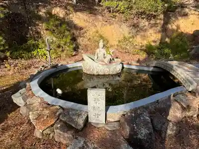 七宝寺の{uncategorized: "未分類", other: "その他", undefined: "問題あり", building: "その他建物", grave: "お墓", sacred_gate: "鳥居", guardian: "狛犬", statue: "像", buddha: "仏像", history: "歴史", nature: "自然", garden: "庭園", animal: "動物", pagoda: "塔", temizu: "手水舎", mountain_gate: "山門・神門", sanctuary: "本殿・本堂", subordinate: "末社・摂社", art: "芸術", scenery: "景色", jizo: "地蔵", ema: "絵馬", goshuin: "御朱印", omikuji: "おみくじ", items: "授与品その他", amulet: "お守り", goshuincho: "御朱印帳", eats: "食事", festival: "お祭り", votive_dance: "神楽", shichigosan: "七五三参", wedding: "結婚式", experience: "体験その他", initially: "初詣", around: "周辺", anti_infection: "感染症対策"}
