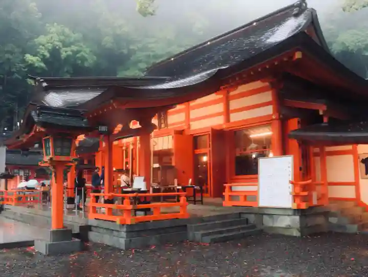 熊野那智大社の{uncategorized: "未分類", other: "その他", undefined: "問題あり", building: "その他建物", grave: "お墓", sacred_gate: "鳥居", guardian: "狛犬", statue: "像", buddha: "仏像", history: "歴史", nature: "自然", garden: "庭園", animal: "動物", pagoda: "塔", temizu: "手水舎", mountain_gate: "山門・神門", sanctuary: "本殿・本堂", subordinate: "末社・摂社", art: "芸術", scenery: "景色", jizo: "地蔵", ema: "絵馬", goshuin: "御朱印", omikuji: "おみくじ", items: "授与品その他", amulet: "お守り", goshuincho: "御朱印帳", eats: "食事", festival: "お祭り", votive_dance: "神楽", shichigosan: "七五三参", wedding: "結婚式", experience: "体験その他", initially: "初詣", around: "周辺", anti_infection: "感染症対策"}