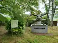 相撲神社の像