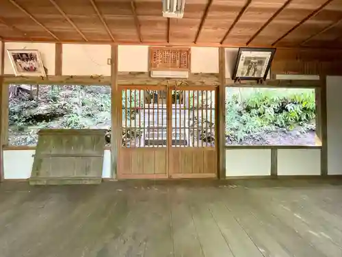 八柱神社の本殿・本堂