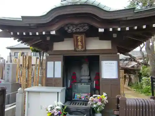 妙立寺の地蔵