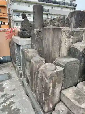 長寿寺の{uncategorized: "未分類", other: "その他", undefined: "問題あり", building: "その他建物", grave: "お墓", sacred_gate: "鳥居", guardian: "狛犬", statue: "像", buddha: "仏像", history: "歴史", nature: "自然", garden: "庭園", animal: "動物", pagoda: "塔", temizu: "手水舎", mountain_gate: "山門・神門", sanctuary: "本殿・本堂", subordinate: "末社・摂社", art: "芸術", scenery: "景色", jizo: "地蔵", ema: "絵馬", goshuin: "御朱印", omikuji: "おみくじ", items: "授与品その他", amulet: "お守り", goshuincho: "御朱印帳", eats: "食事", festival: "お祭り", votive_dance: "神楽", shichigosan: "七五三参", wedding: "結婚式", experience: "体験その他", initially: "初詣", around: "周辺", anti_infection: "感染症対策"}